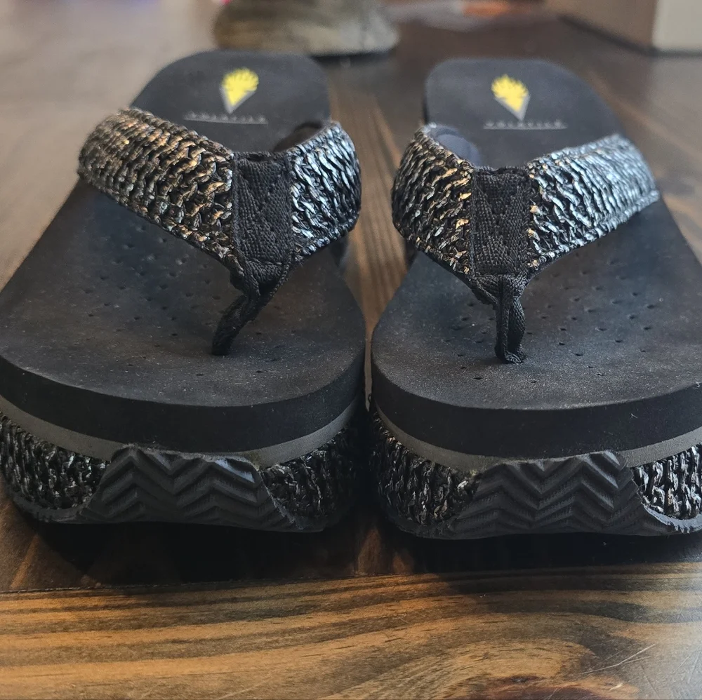 Volatile Women's Black Sandals - Picture 5 of 10